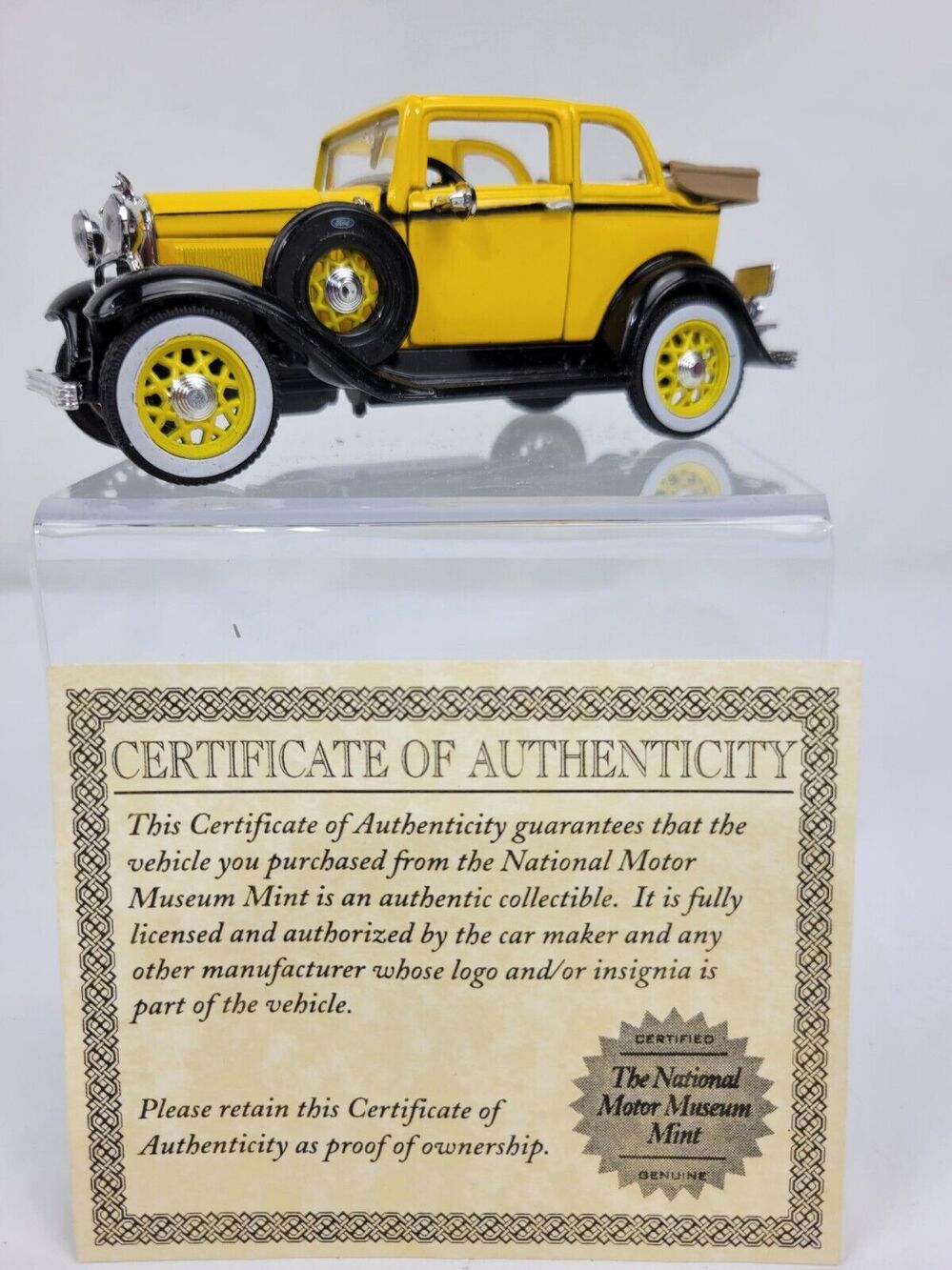 National Motor Museum Mint ARKO Ford 1932 Convertible Sedan Yellow Scale 1:32